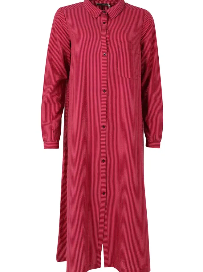 danapril_ls_searsucker_dr_7.webp Danapril LS Searsucker Dress Dark Bordeaux/Power Pink