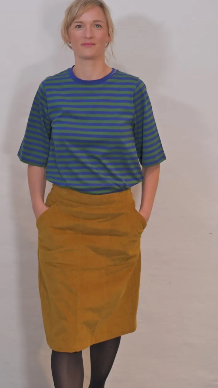 danebasic_glad_tee_deep_b_5.webp Danebasic Glad Tee Deep Blue/Dark Pine