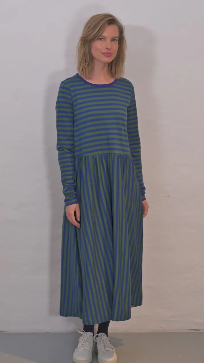 danebasic_kroeyer_ls_dres_6.webp Danebasic Kroeyer LS Dress Deep Blue/Dark Pine