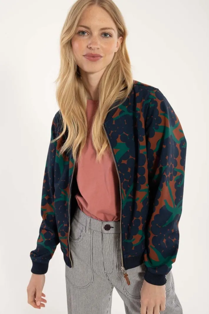 danebea_softshell_bomber__4.webp Danebea Softshell Bomber Rust BIG BERRIES