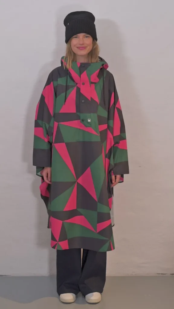 Danebodil Rainponcho Black TRIANGULATE