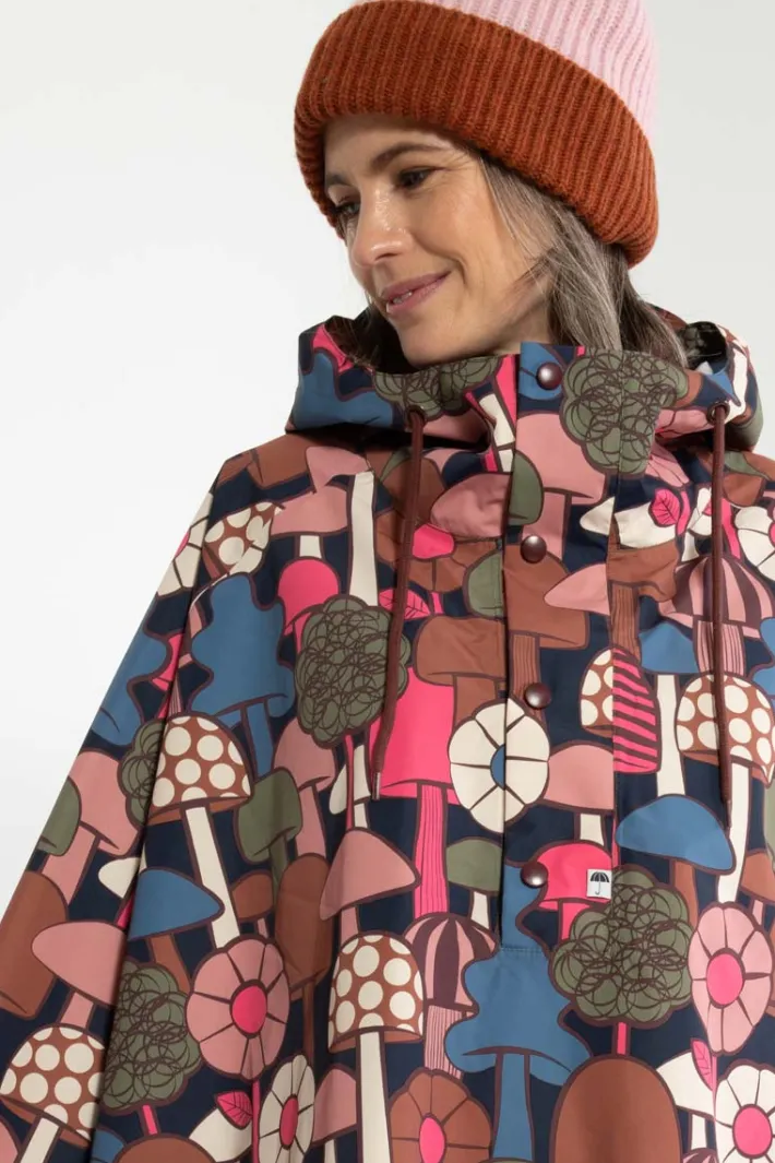 danebodil_rainponcho_dk_n_4.webp Danebodil Rainponcho Dk Navy MYKOLOGI