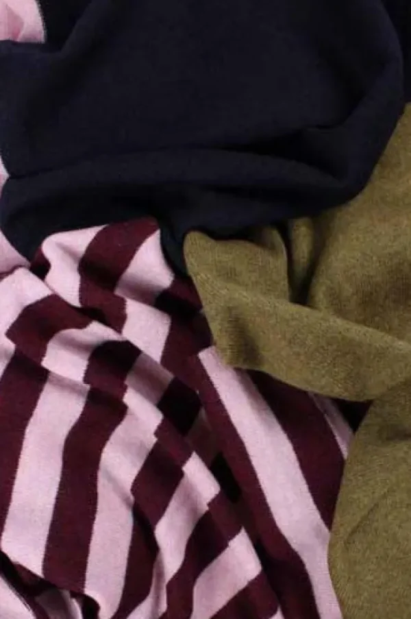 Danebundle-up Merino Scarf Section Dark Bordeaux