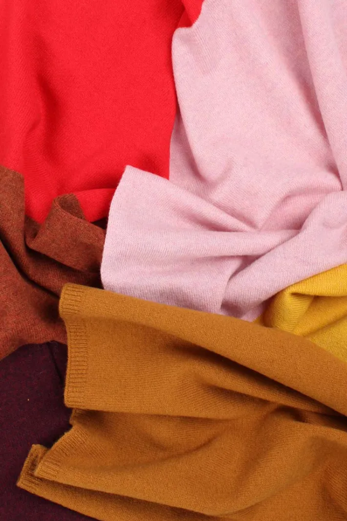 danebundleup_merino_scarf_1-4.webp Danebundle-up Merino Scarf Multi