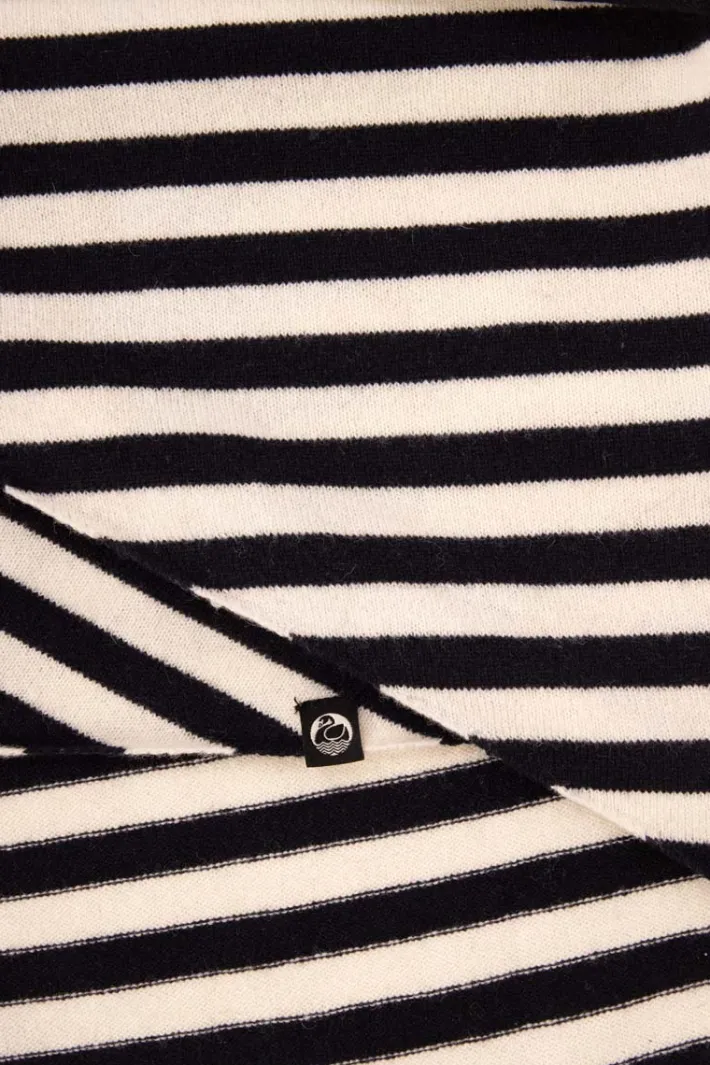 danechic_merino_scarf__na_2-1.webp Danechic Merino Scarf - Navy/chalk