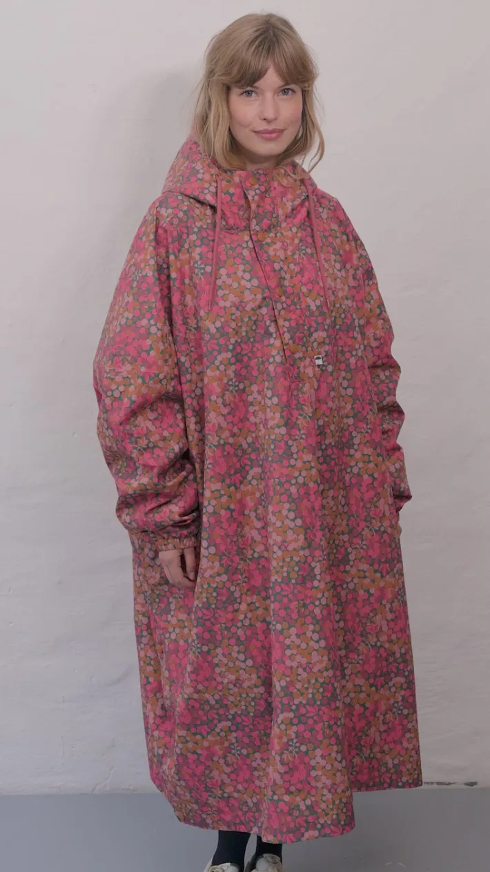 danedream_drops_rain_ponc_8-1.webp Danedream Drops Rain Poncho Berrygood Pink