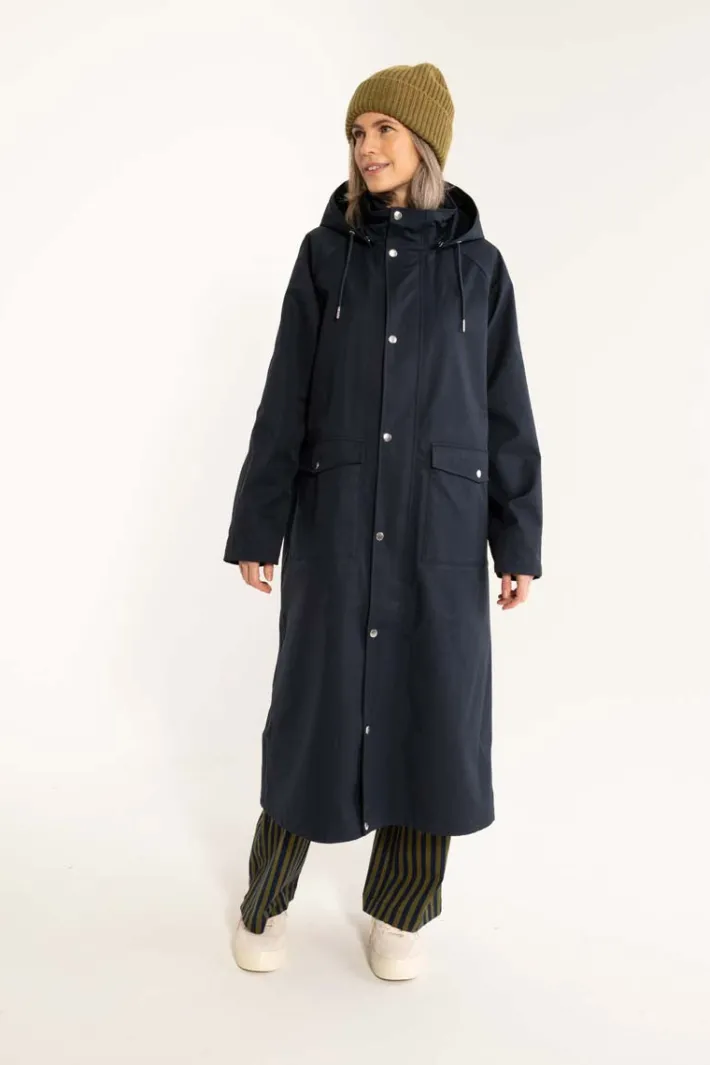 danegarden_raincoat_dark__6-1.webp Danegarden Raincoat Dark Navy