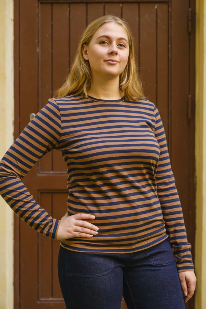 danejubii_ls_modal_tee_to_0.webp Danejubii LS Modal Tee Tobacco/Dark Navy