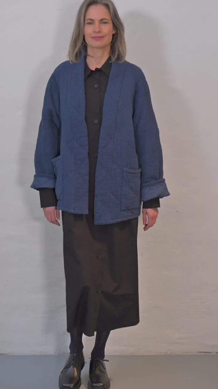 danekatrin_quilt_jacket_d_6-1.webp Danekatrin Quilt Jacket Deep Blue