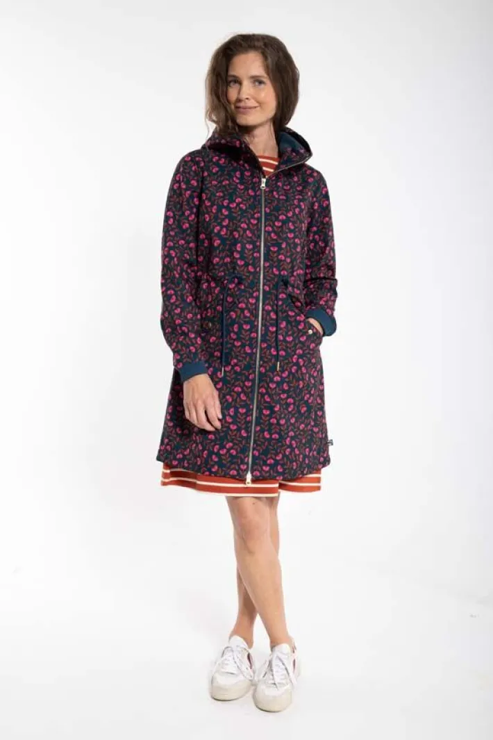 danemarianne_softshell_du_4.webp Danemarianne Softshell Dusty Navy FLEURI