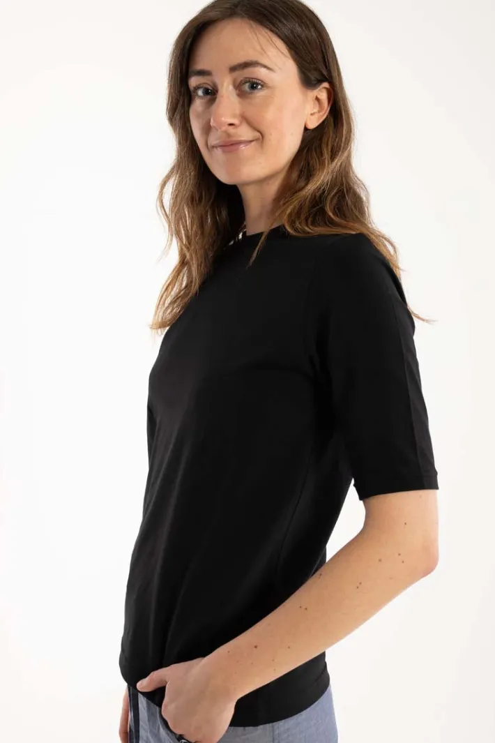 danepixi_tee_black_1.webp Danepixi Tee Black