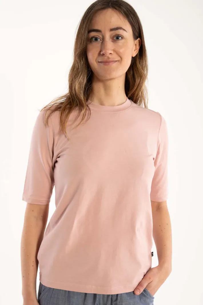 danepixi_tee_gentle_rose_0.webp Danepixi Tee Gentle Rose