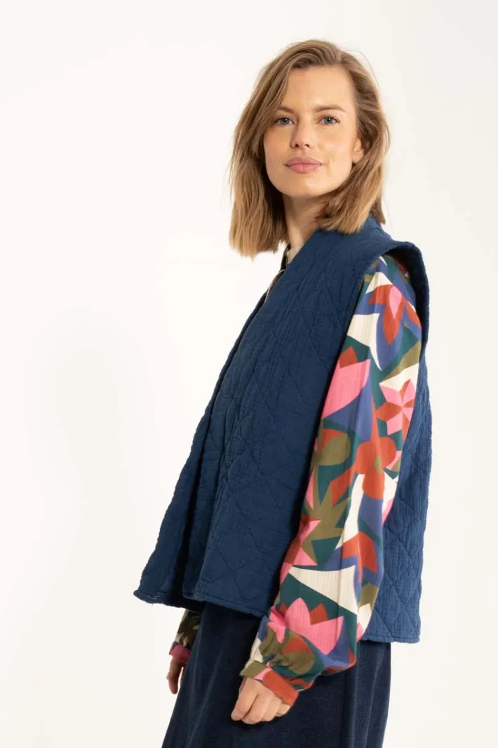 danevibeke_quilt_vest_dee_5.webp Danevibeke Quilt Vest Deep Blue