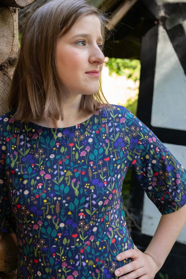 daneviborg_modal_dress_dk_1.webp Daneviborg Modal Dress Dk Navy BOTANICAL