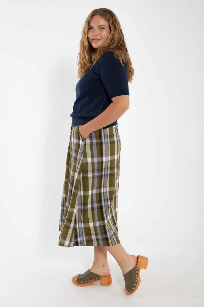 danevisit_searsucker_skir_4-1.webp Danevisit Searsucker Skirt Olive WOVENCHECK