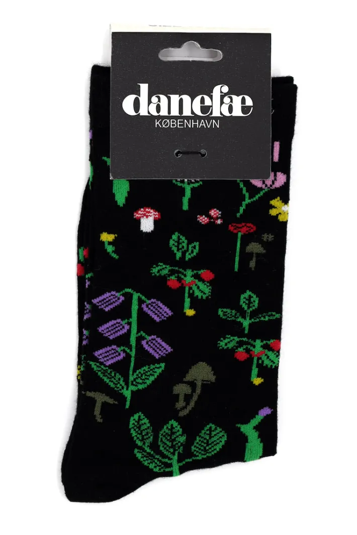danewalk_with_me_socks_bl_1.webp Danewalk with me Socks Black BOTANICAL