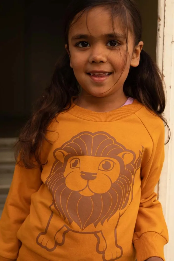 dyrbellow_sweat_mustard_l_1.webp Dyrbellow Sweat Mustard LOEVE