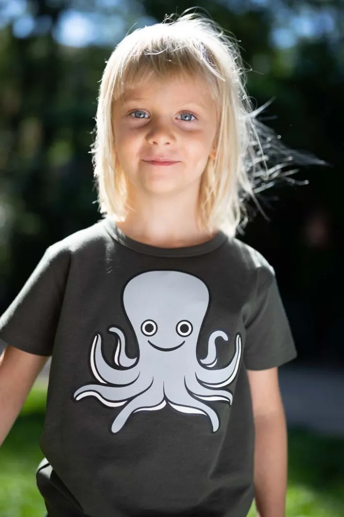 dyrgrowl_t__dk_grey_blaek_0.webp Dyrgrowl T Dk Grey BLAEKSPRUTTE