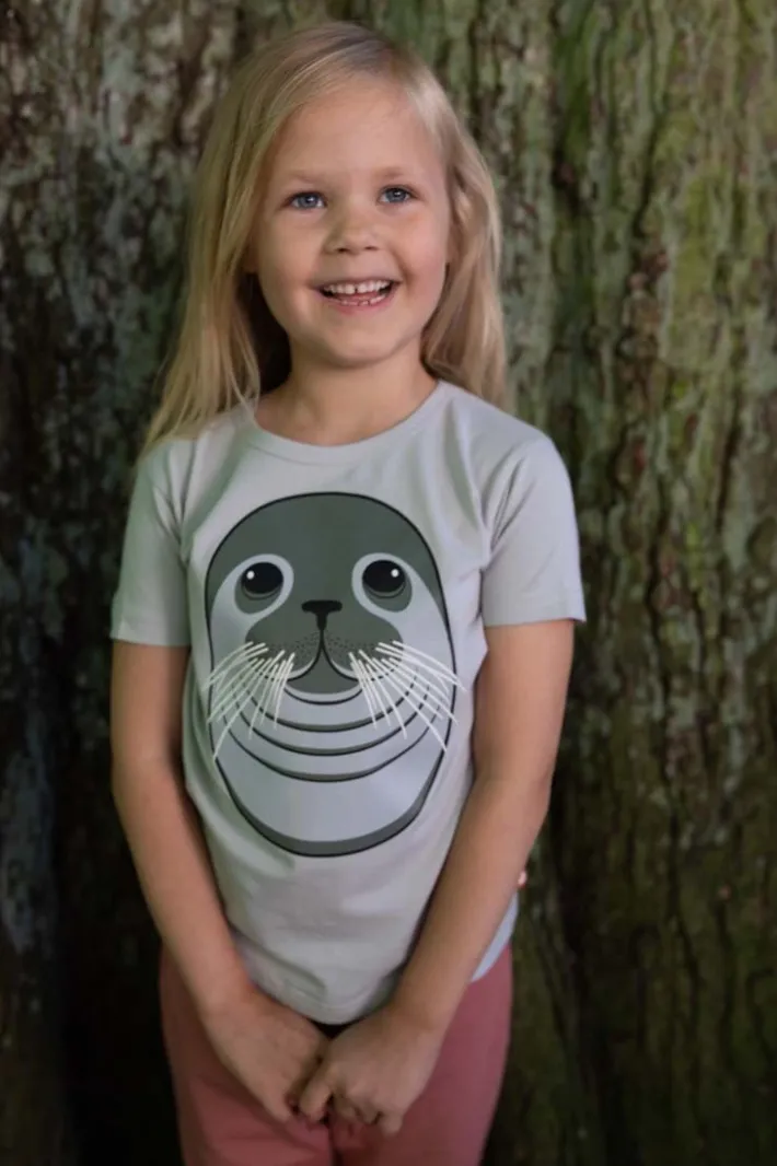 dyrgrowl_t__lt_grey_sael_0.webp Dyrgrowl T Lt Grey SAEL