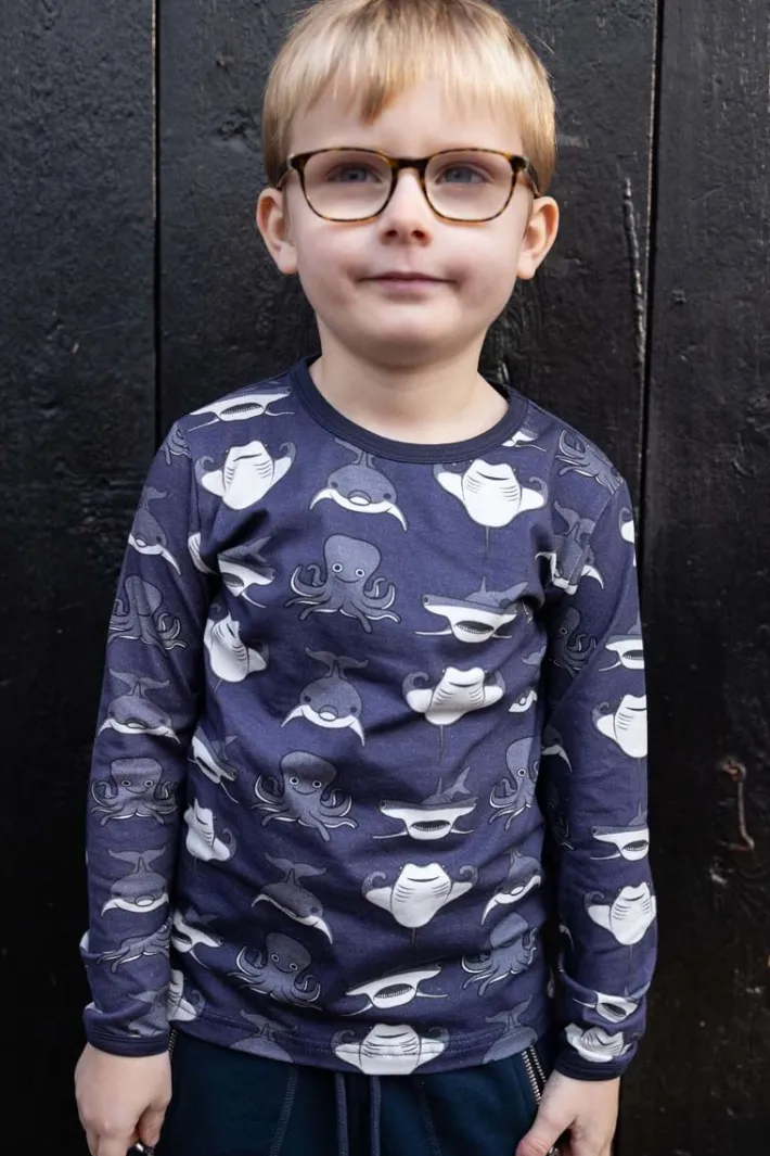 dyrroar_t_aopstrib_grey_m_0-3.webp Dyrroar T AOP/STRIB Grey Marine MARINELIV