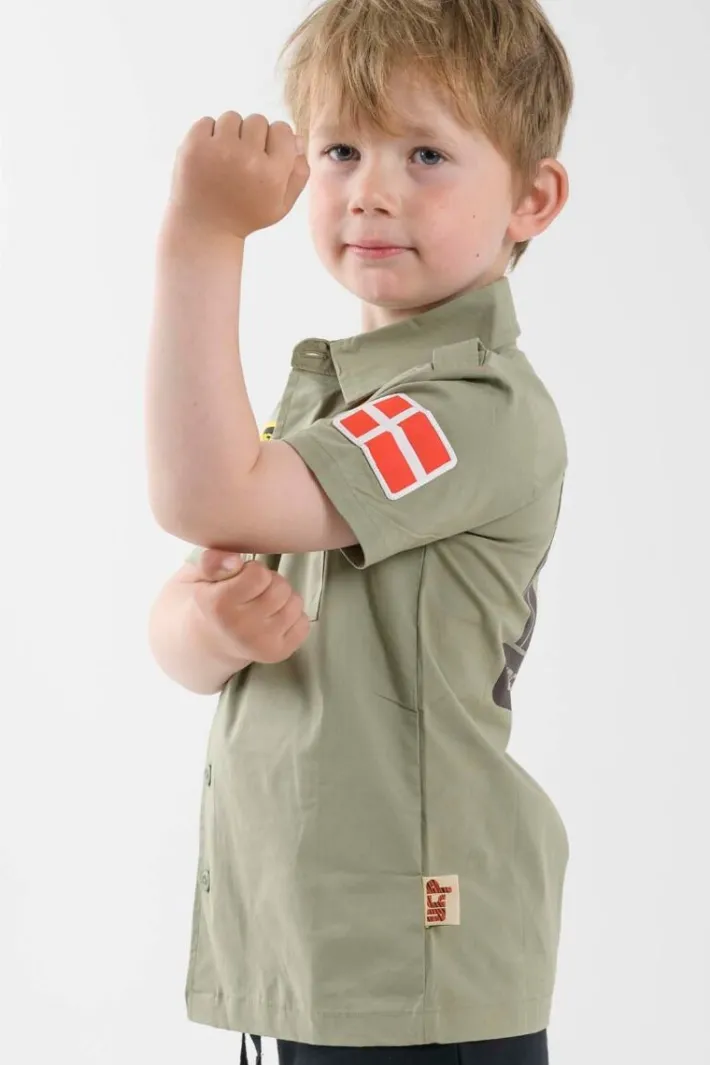 dyrsafari_shirt_sage_4.webp Dyrsafari Shirt Sage