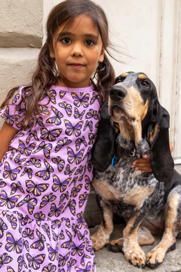 dyrzanzi_ss_dress_aopstri_0.webp Dyrzanzi SS Dress AOP/STRIB Soft Viola FLUTTER