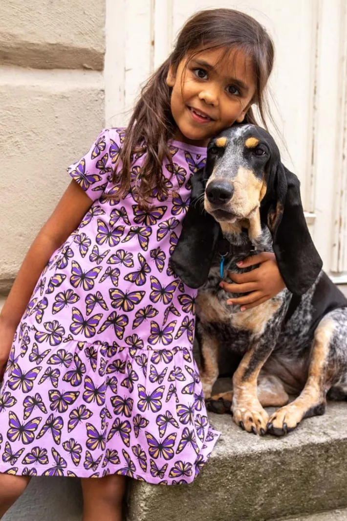 dyrzanzi_ss_dress_aopstri_2.webp Dyrzanzi SS Dress AOP/STRIB Soft Viola FLUTTER