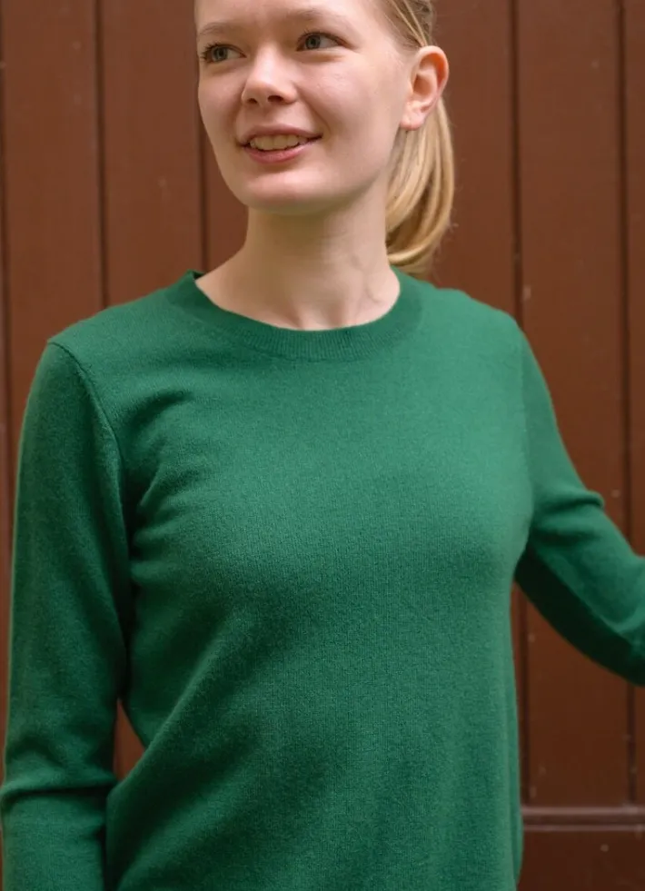 ess__cashmere_kiss_sweate_1-5.webp ESS - Cashmere Kiss Sweater Tennis Green