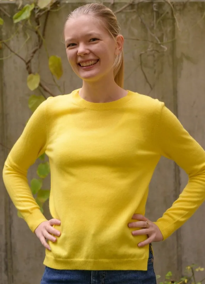 ess__cashmere_kiss_sweate_1-6.webp ESS - Cashmere Kiss Sweater Wild Yellow
