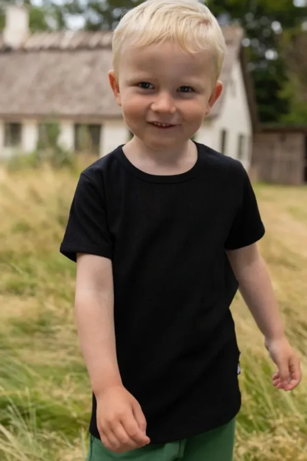 ESS - Danesoda Tee Black