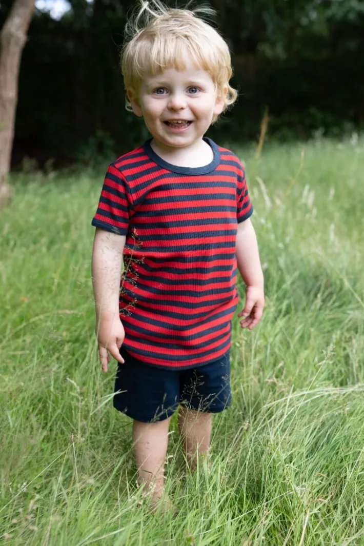 ess__danesoda_tee_dk_navy_5.webp ESS - Danesoda Tee Dk Navy/Red