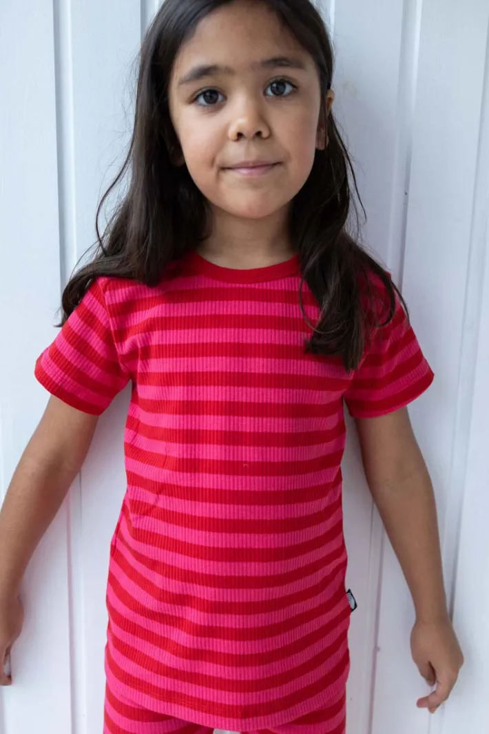 ess__danesoda_tee_rougepo_0.webp ESS - Danesoda Tee Rouge/Power Pink