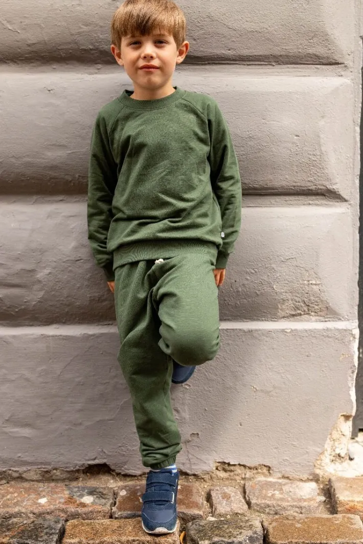 ess__organic_danemineral__3-4.webp ESS - ORGANIC Danemineral Sweater Army