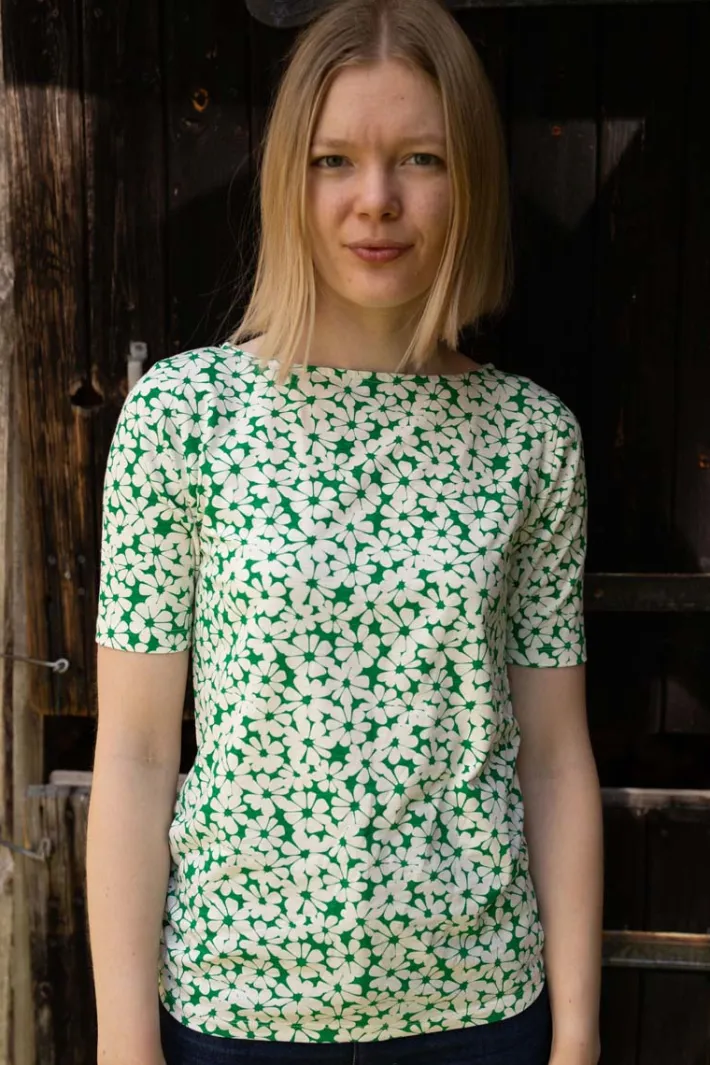 organic__daneboat_neck_sl_0.webp ORGANIC - Daneboat Neck Slub Tee Green Flower