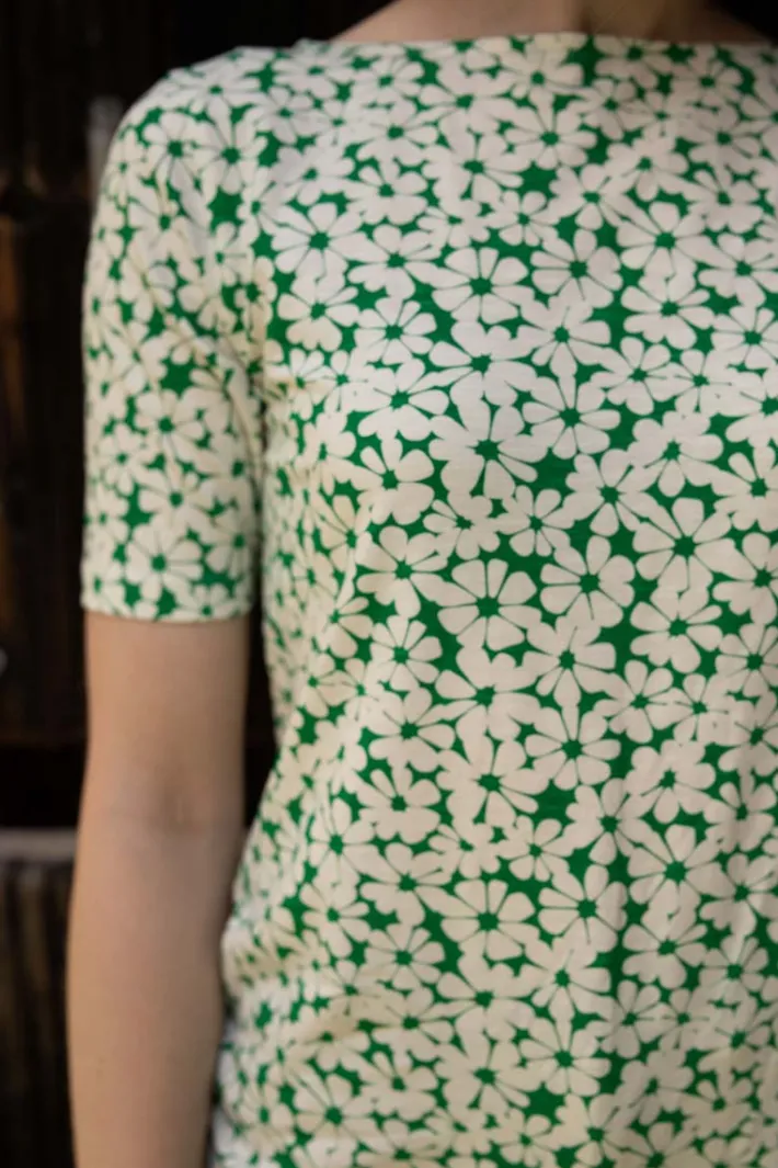 organic__daneboat_neck_sl_2.webp ORGANIC - Daneboat Neck Slub Tee Green Flower