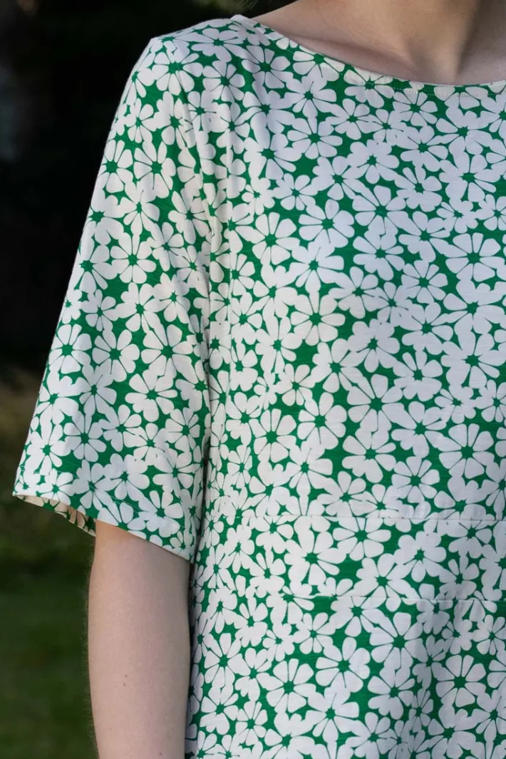 organic__daneviborg_slub__1.webp ORGANIC - Daneviborg Slub Dress Green Flower